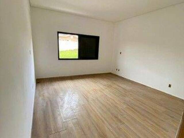 Casa para Venda em São José dos Campos - 3