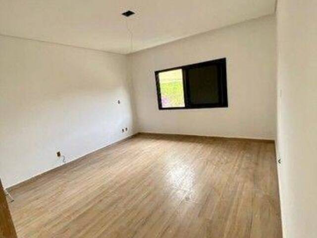 Casa para Venda em São José dos Campos - 4