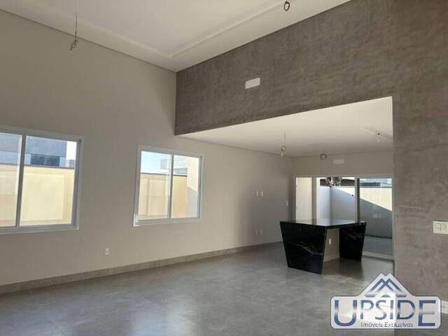 Casa para Venda em São José dos Campos - 4