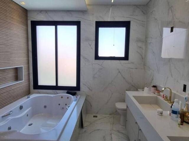 Casa para Venda em São José dos Campos - 3