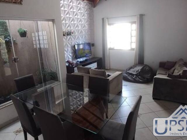 Casa para Venda em São José dos Campos - 2