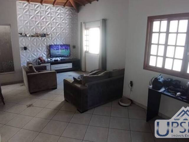 Casa para Venda em São José dos Campos - 3