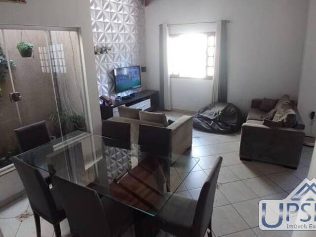 Casa para Venda em São José dos Campos - 4