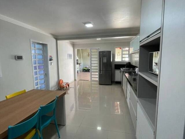 Casa para Venda em São José dos Campos - 3