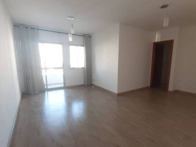 Apartamento para Venda em São José dos Campos - 4