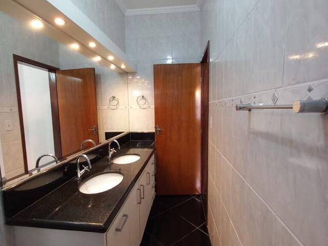 Casa para Venda em São José dos Campos - 5