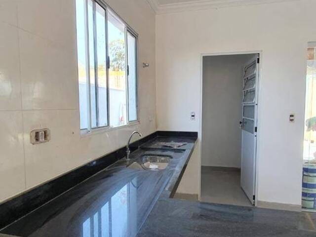 Casa para Venda em São José dos Campos - 4