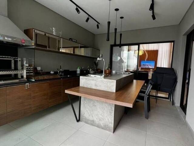 Casa para Venda em São José dos Campos - 4